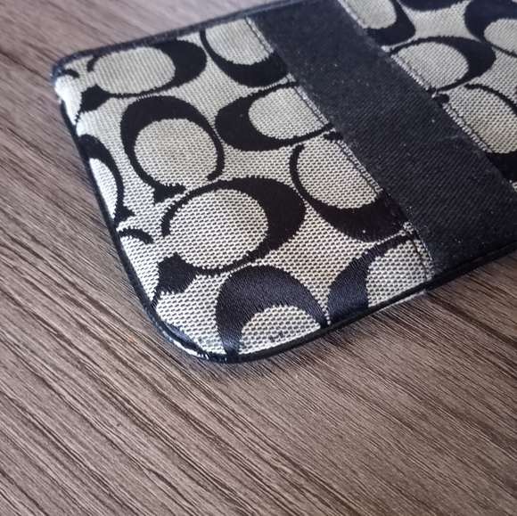 Coach wristlet with unbranded pearl strap - Picture 8 of 12